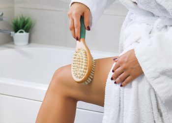 Elimina la celulitis con este cepillo exfoliante