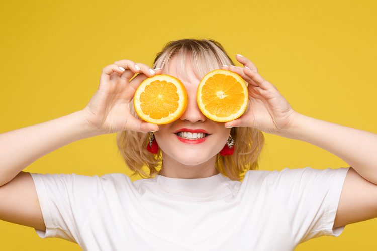 Mejores contornos de ojos con vitamina C