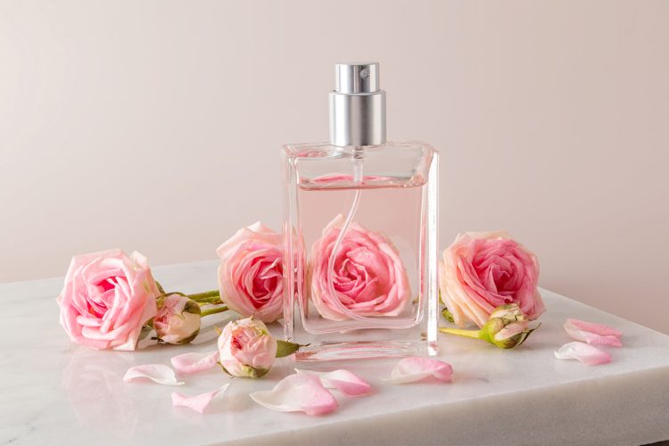 Toma nota de mejores perfumes con olor a rosas