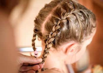 Toma nota de los mejores peinados con trenzas para las niñas