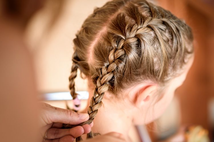 Toma nota de los mejores peinados con trenzas para las niñas