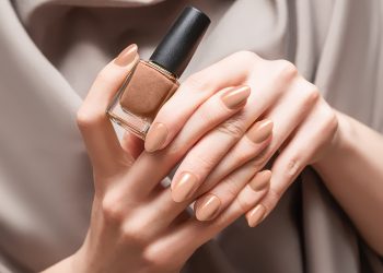 Ideas para tu manicura: uñas en color beige