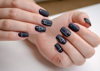 Estas son las mejores ideas de uñas negro mate