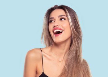 Las mechas balayages para morenas con el pelo liso simpre triunfan