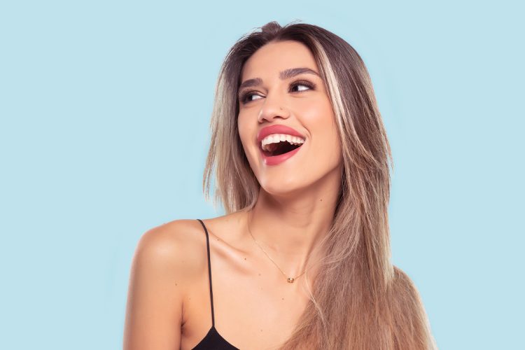 Las mechas balayages para morenas con el pelo liso simpre triunfan