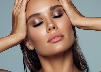 De esta forma puedes conseguir un maquillaje con efecto lifting