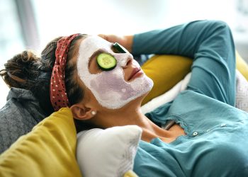 Te contamos cómo hacer una limpieza facial en profundidad desde casa