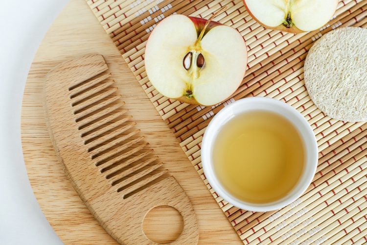 Los beneficios vinagre manzana en el pelo