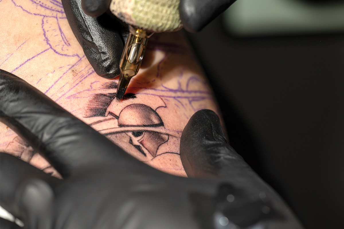 Tatuaje con relieve: ¿por qué aparece?