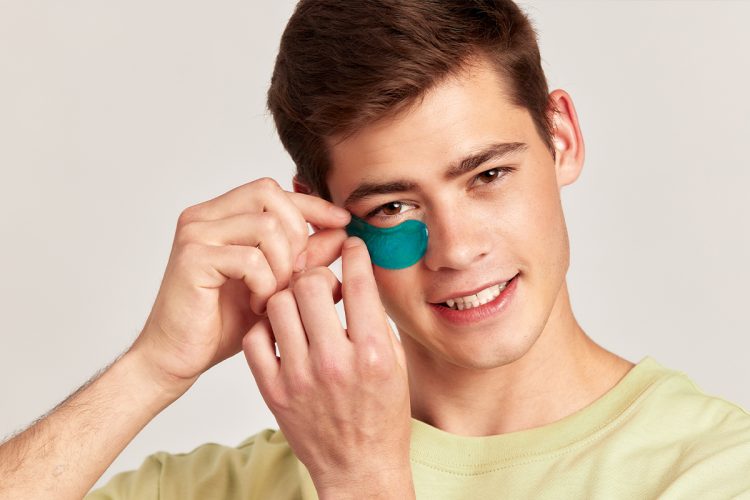 Cómo combatir ojeras hombres: trucos y productos