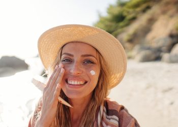 Cómo incluir tu protector solar en tu rutina de maquillaje