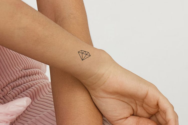 Te contamos el significado tatuajes con diamantes