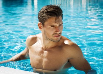 Cuidar la barba en la playa y la piscina: los mejores trucos y productos