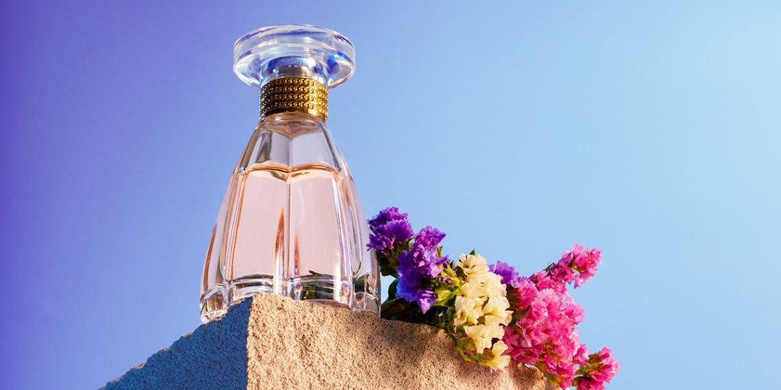 Los mejores perfumes que vienen con descuento en las rebajas de verano