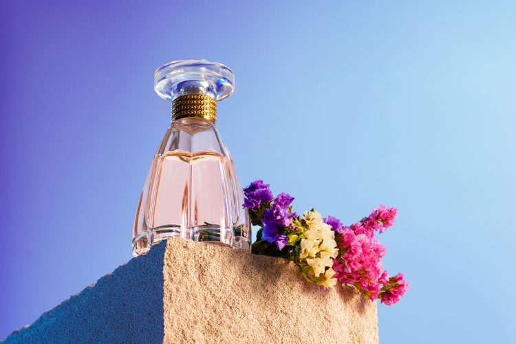 Los mejores perfumes que vienen con descuento en las rebajas de verano