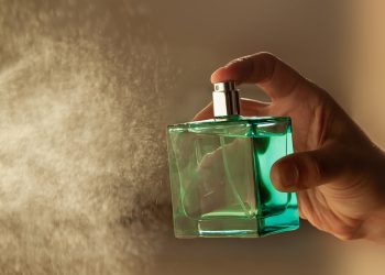 Te contamos cuáles son los mejores perfumes para hombres con una fragancia suave