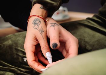 Te contamos cuáles son las mejores ideas de tatuajes en las manos para mujeres