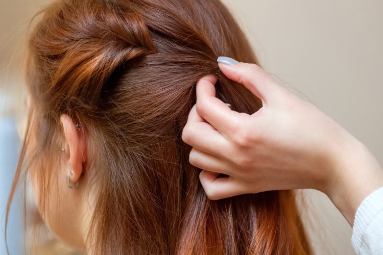 Cómo quitar las extensiones del cabello