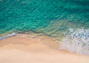 qué beneficios tiene el agua de mar para la piel y el cabello.