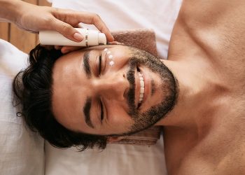 Te contamos cuáles son las tendencias en cosmética de otoño para hombres.