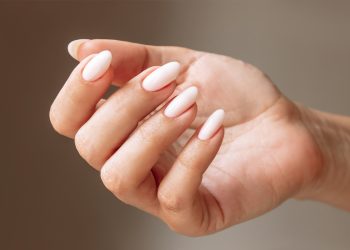 Te contamos cuáles son las mejores ideas de uñas con forma de almendra.