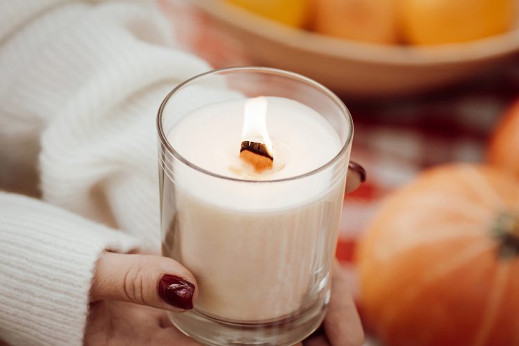 Te contamos qué velas con olor a otoño son mejores.