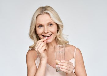 Te contamos cuáles son las vitaminas para la menopausia más recomendadas