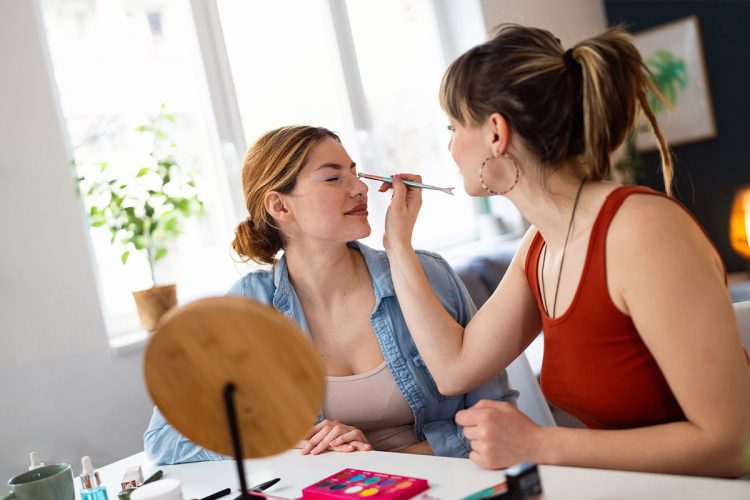 Maquillaje para ir a la universidad: los 4 mejores