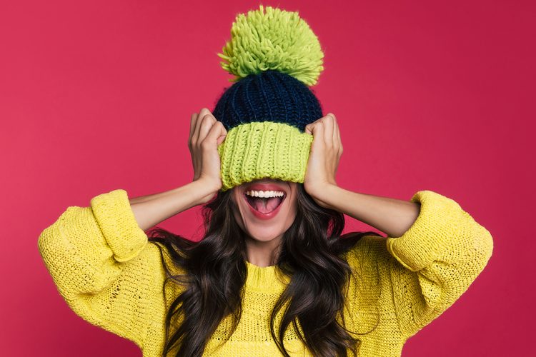 Los gorros de invierno estropean el cabello: soluciones