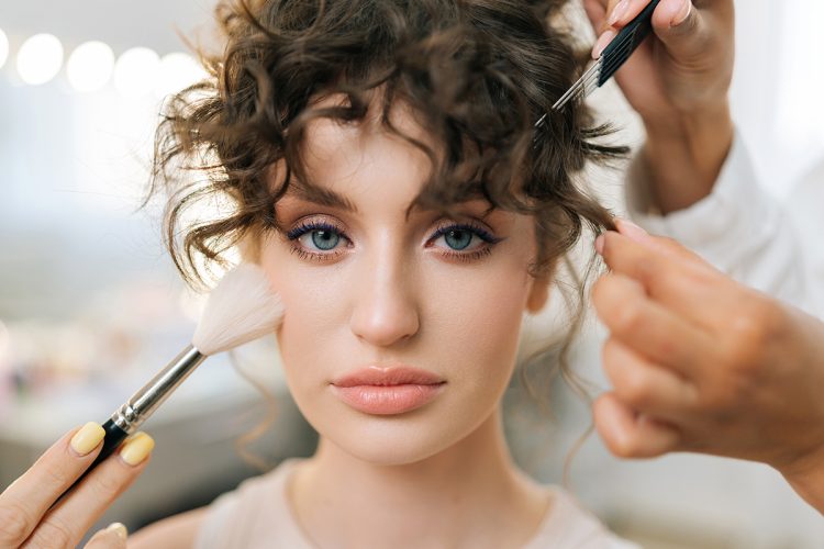 Maquillaje de invitada para una boda de invierno: los mejores