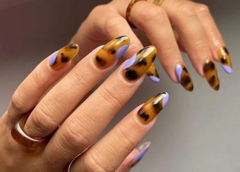 Las uñas efecto carey son una tendencia elegante e ideal para esta temporada.