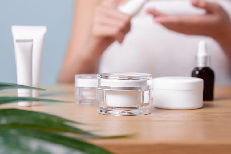 Te contamos con detalle cómo puedes combatir la glicación con cosméticos.