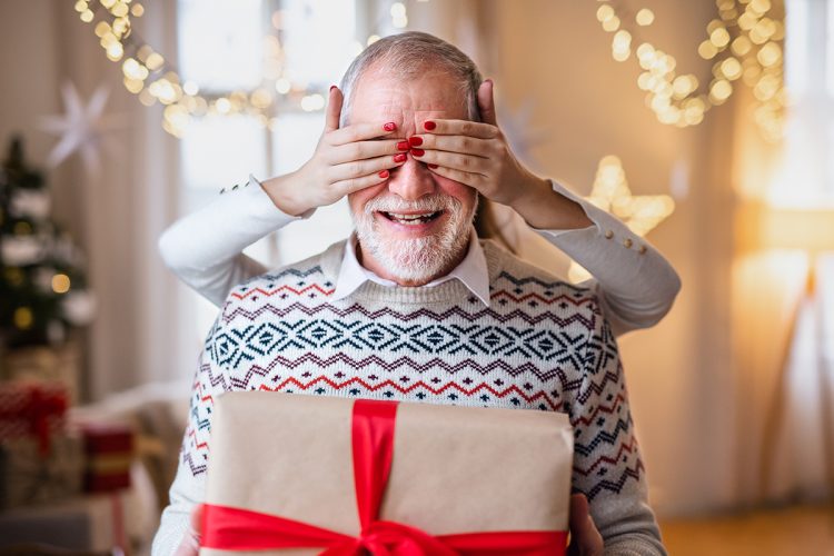 Encontrar los mejores regalos de Navidad para tu suegro.