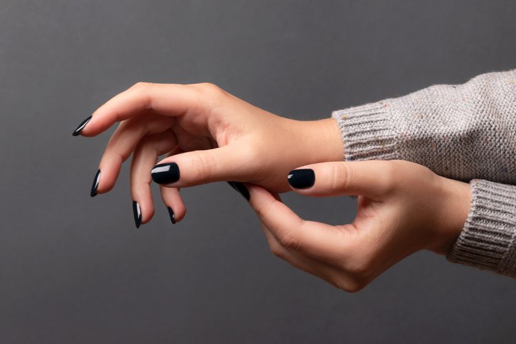 Uñas con la manicura negra: ideas innovadoras